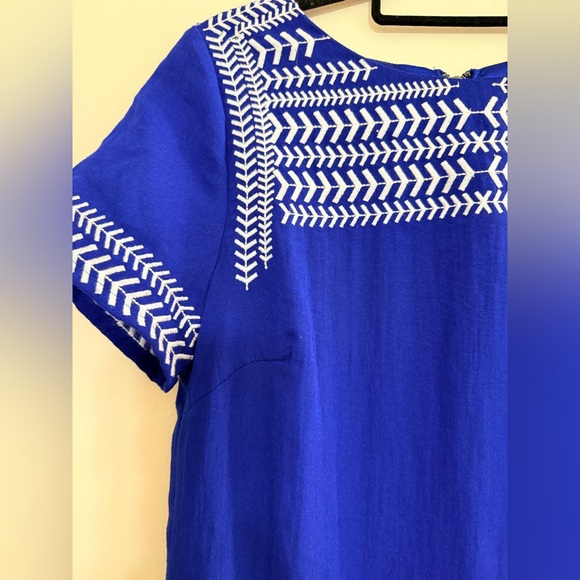 Gibson Latimer Blue Dress with White Detail - Picture 3 of 5